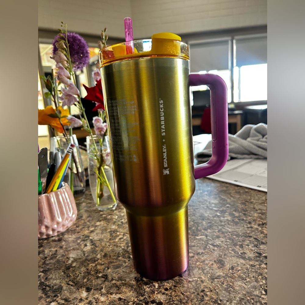 40oz Stanley x Starbucks Flowstate Quencher tumbler in the summer suns